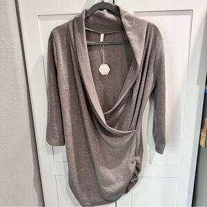 PinkBlush Maternity top XL grey tan half sleeve